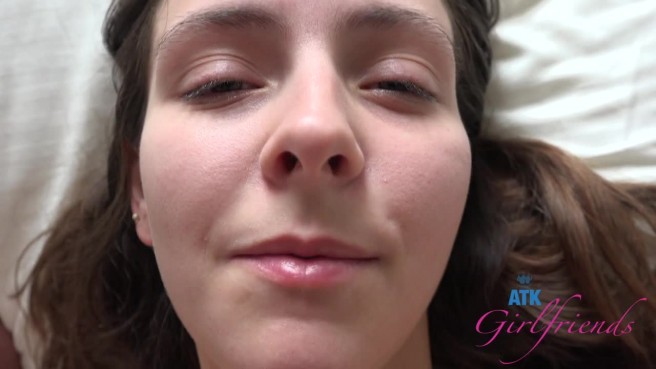 Приёмная дочка по первому требованию раздвинула ноги